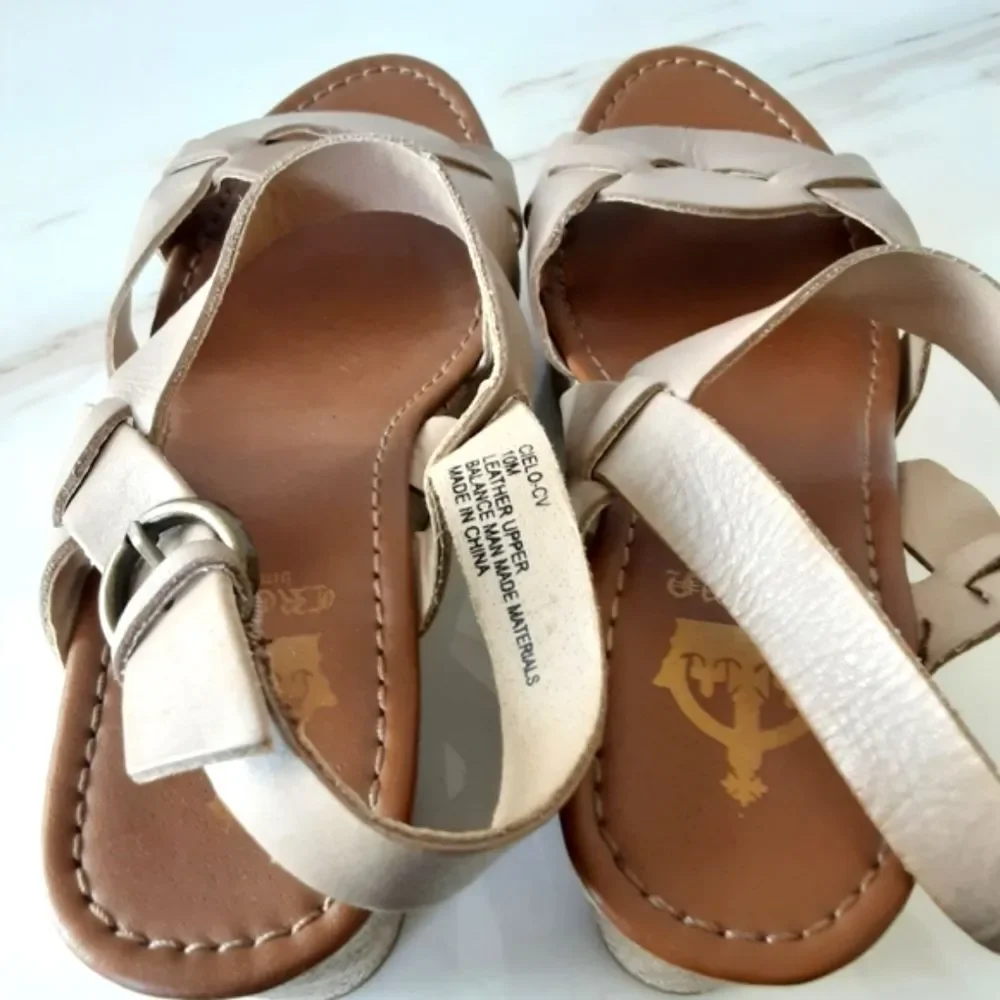 CROWN VINTAGE BEIGE LEATHER WEDGE SANDAL SZ 10